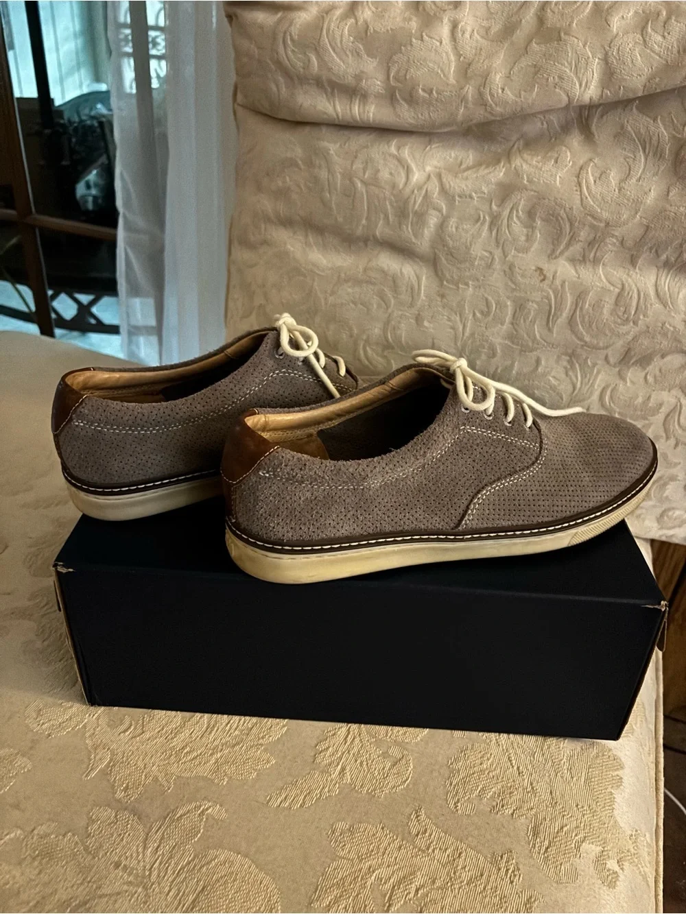 Johnson and Murphy Men's Gray Suede Derby Shoes with Contrast Laces
